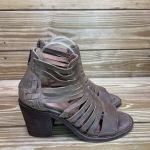 Chocolat Blu Womens EU 38 US 7.5-8 Block Heel Sandals Brown Leather Woven Shoes